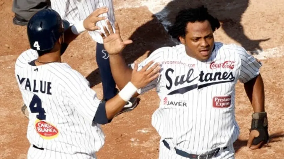 Destaca 'Che' Reyes el trabajo de su equipo en la victoria ante Diablos