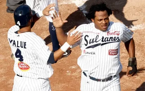 Destaca 'Che' Reyes el trabajo de su equipo en la victoria ante Diablos