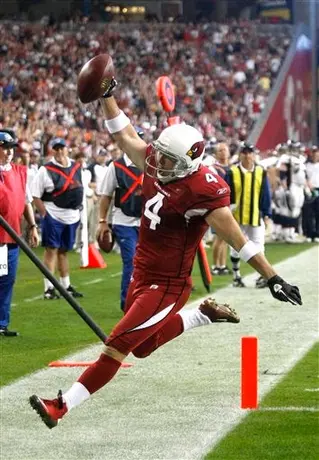Feely anota TD; Arizona arrolla 43-13 a Broncos
