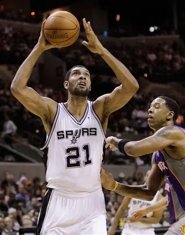 San Antonio gana noveno al hilo tras vencer 118-110 a Phoenix
