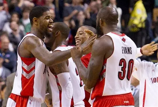 Toronto sorprende a Boston con gran actuación de Bargnani