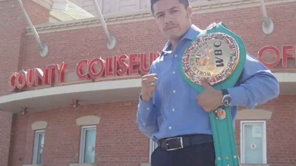 Defendería cetro Jhonny vs Rojas en diciembre