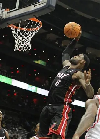 Brujo le hace encantamiento a LeBron James