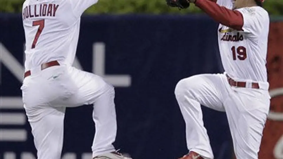 Cardenales vence 3-2 a Rangers y pega primero