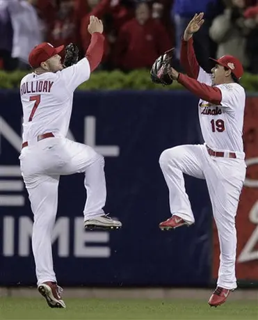 Cardenales vence 3-2 a Rangers y pega primero