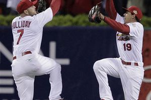 Cardenales vence 3-2 a Rangers y pega primero