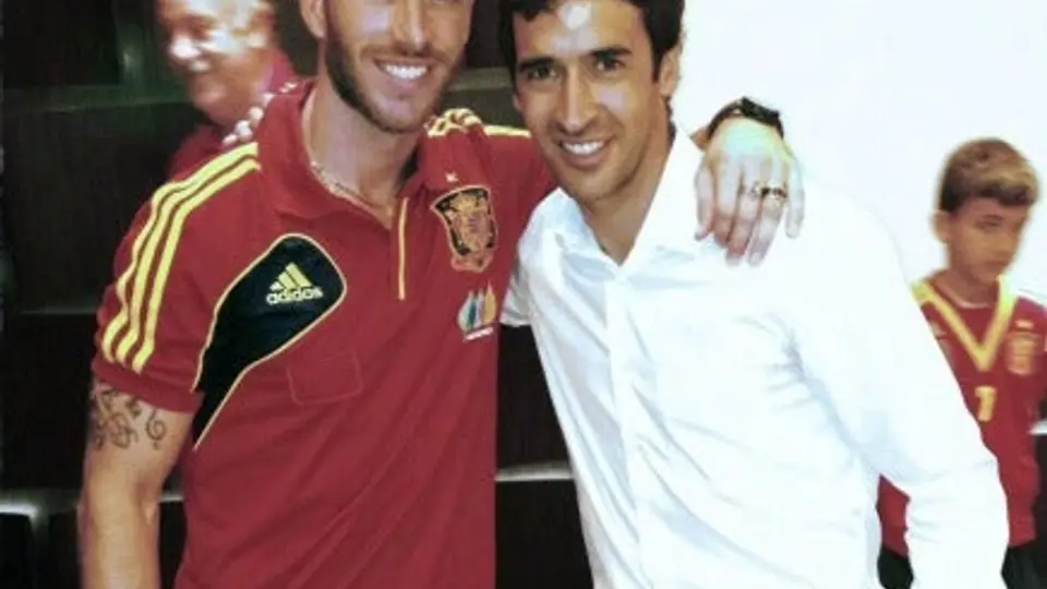 Raúl visitó a la selección española
