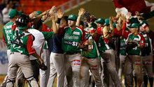 México remonta y es líder de la Serie del Caribe
