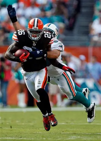 Dawson rompe paternidad de Delfines; Cleveland vence 13-10 a Miami