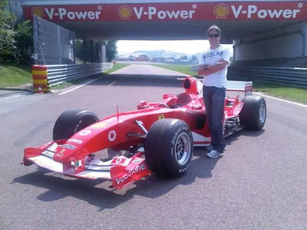 Adrián Fernández cumple su sueño y maneja un F1