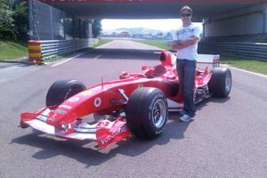 Adrián Fernández cumple su sueño y maneja un F1