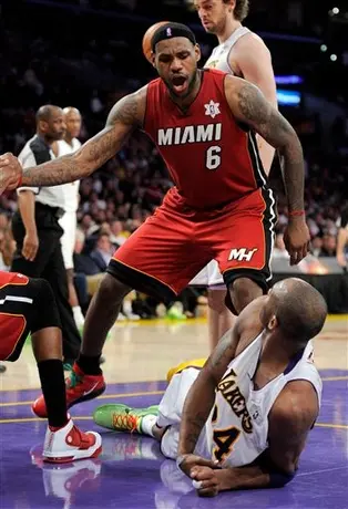 LeBron logra triple doble; Miami domina y vence 96-80 a Lakers