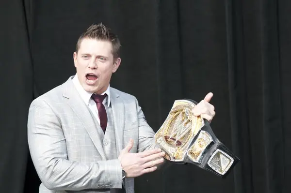 The Miz cambia el Campeonato de la WWE