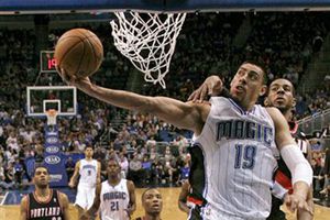 Ayón brilla en el triunfo de Orlando sobre Portland