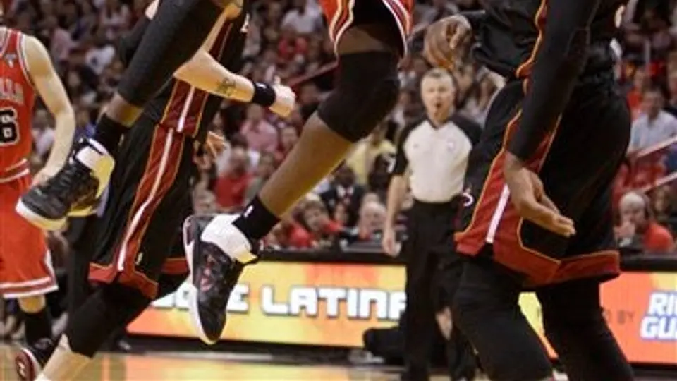 Rose y Deng encabezan a los Bulls en triunfo ante el Heat 87-86