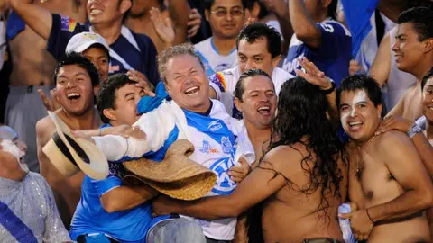 Henaine avisa que en mayo se llevará al Puebla a otra plaza