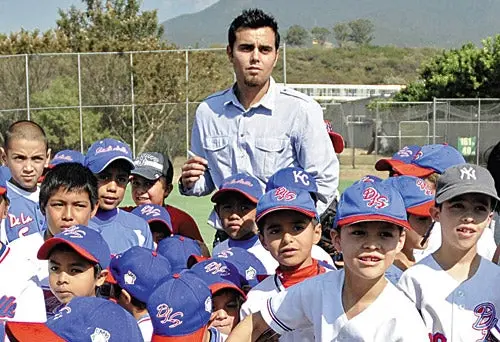 Convive Joakim Soria con peloteritos