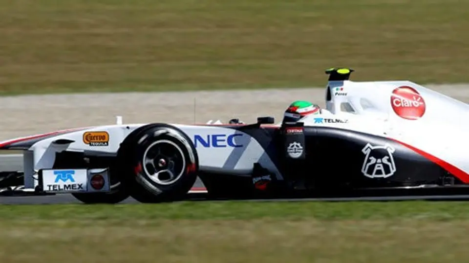 Checo Pérez terminó quinto en la primera práctica en España