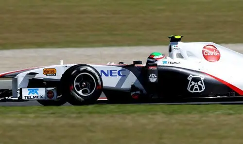 Checo Pérez terminó quinto en la primera práctica en España