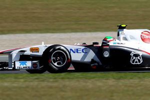 Checo Pérez terminó quinto en la primera práctica en España