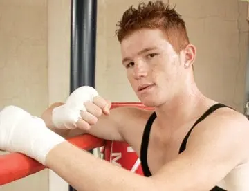 Canelo' optaría ir por el título Welter de la AMB ante Senchenko
