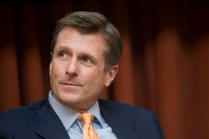 Gerente de Suns acepta ser gay; busca apertura del tema en NBA