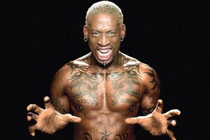 Club de striptease retirará camiseta de Rodman