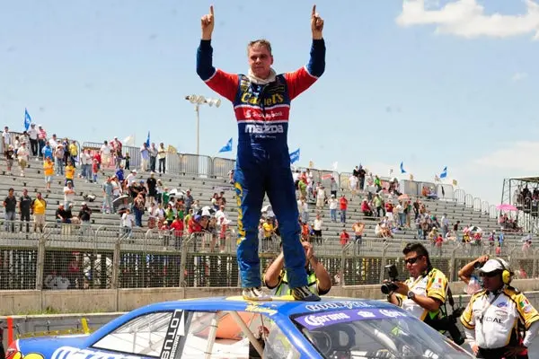 Rafael Martínez se lleva la novena fecha del Nascar Corona Series