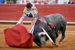 Castella triunfa en la México; corta oreja al segundo de la tarde