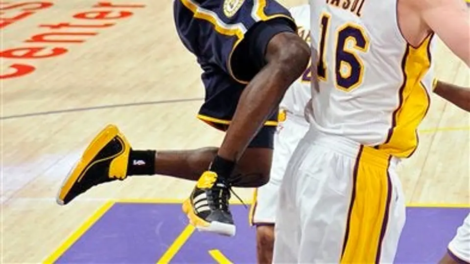 Hibbert enmudece al Staples Center; Pacers vence 95-92 a Lakers