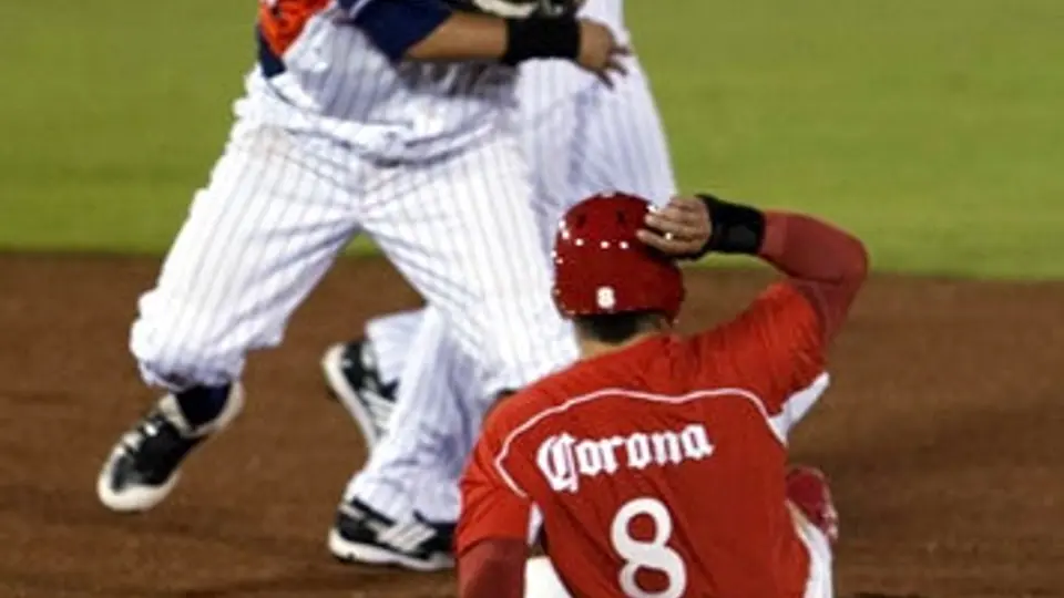 Tigres vence 8-2 a Diablos y se lleva el primero