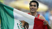 El mexicano Juan Luis Barrios gana oro en 5,000 metros planos