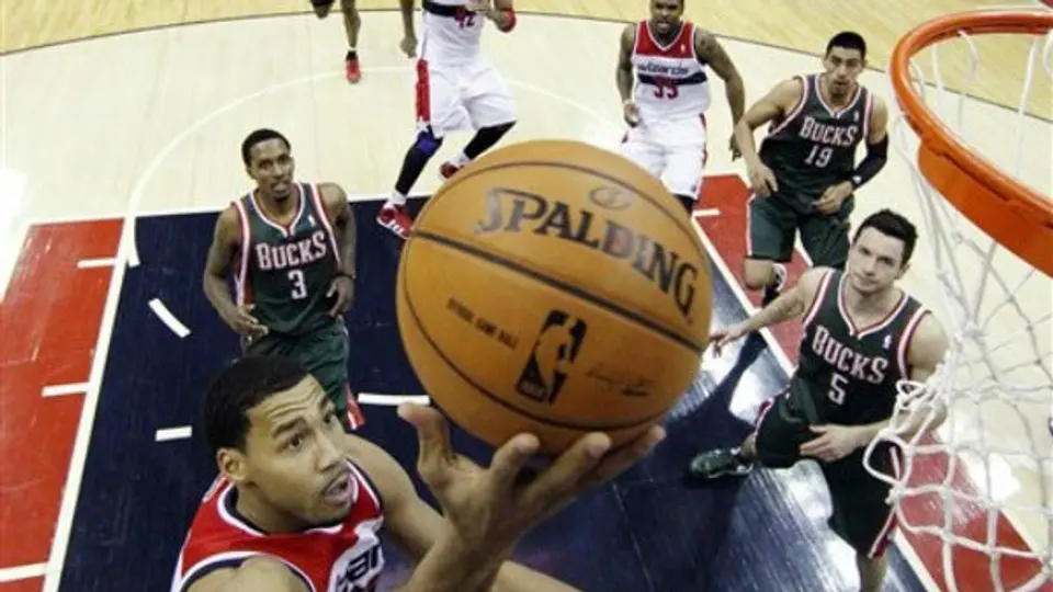 Ayón y Bucks pierden ante Wizards 106-93