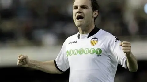 Valencia confirma traspaso de Juan Mata al Chelsea