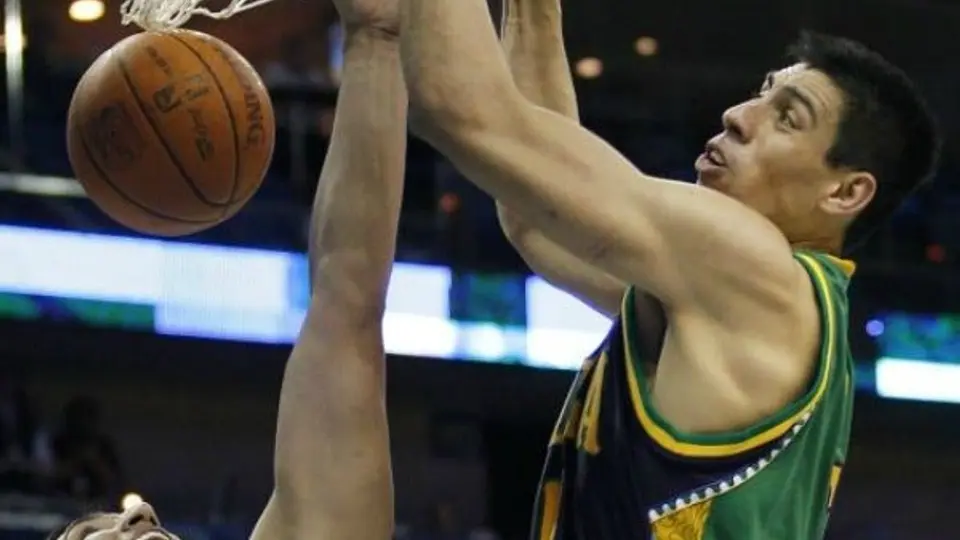 Ayón no descartaría dejar la NBA por falta de juego
