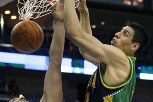 Ayón no descartaría dejar la NBA por falta de juego