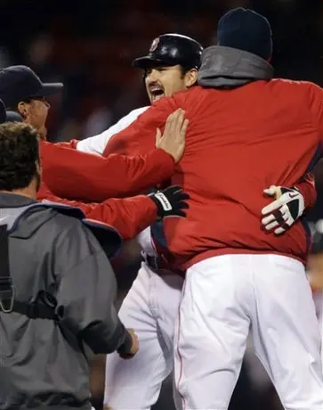 González le da la victoria a Boston 8-7 sobre Baltimore