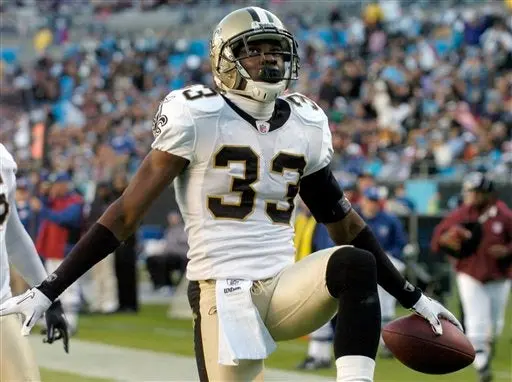 Brees lanza dos pases de touchdown y Santos aplasta 34-3 a Carolina
