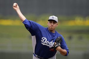 Dodgers traspasa a Aaron Harang a los Rockies