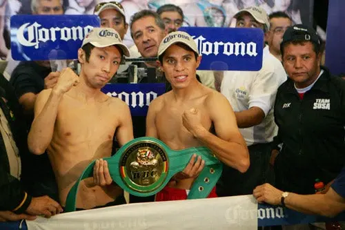 Están parejos Sosa y Okubo en la báscula