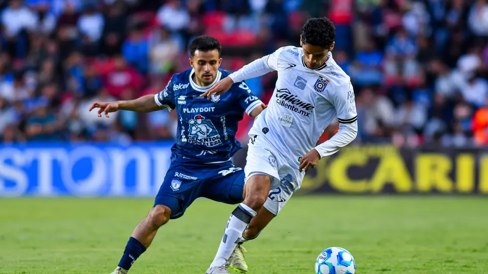 Querétaro y Pachuca empatan sin anotaciones en un duelo con dos expulsados