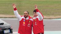 Hamilton y Charles Leclerc en el shakedown de Ferrari en Fiorano | AP
