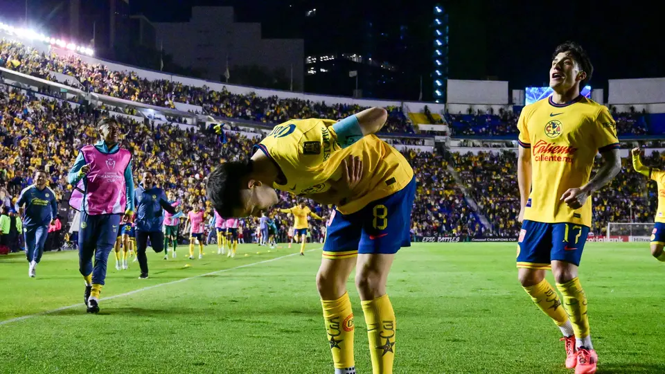 Álvaro Fidalgo festejando un tanto ante Chivas | IMAGO7