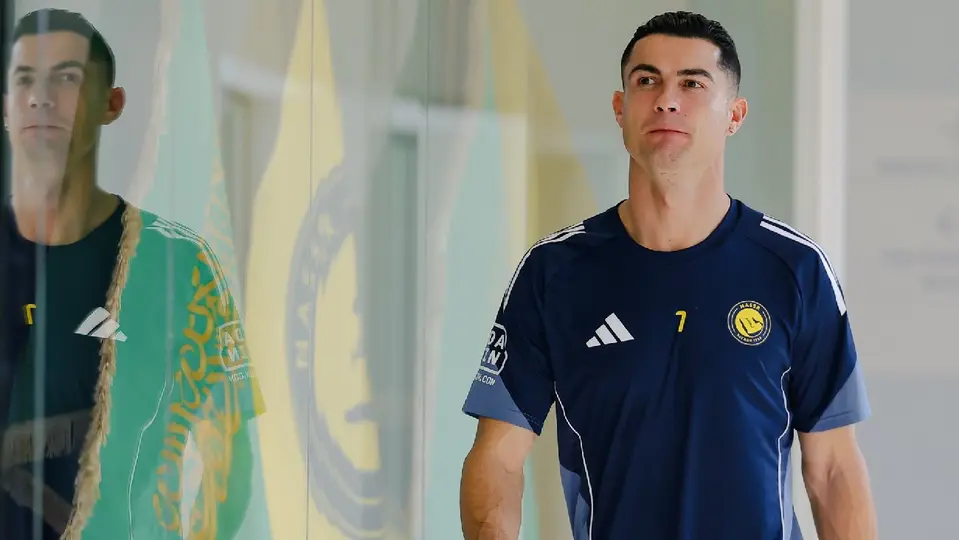 Cristiano Ronaldo con playera de entrenamiento l @AlNassrFC_EN