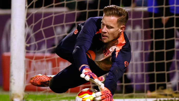 Ter Stegen en el calentamiento de un partido | AP
