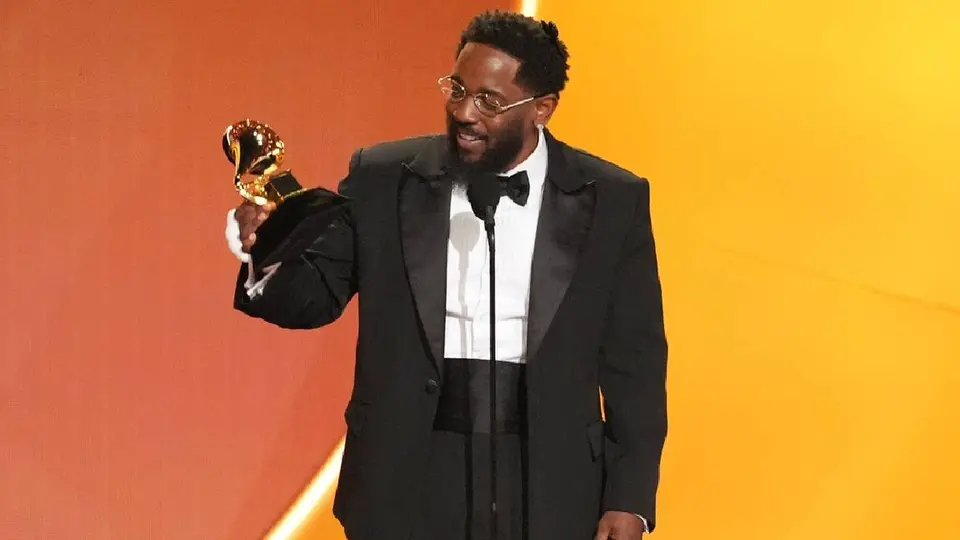 Kendrick Lamar fue el artista más premiado de la noche con 5 galardones/AP