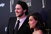 Josh Allen y Hailee Steinfeld presumen el nacimiento su  hijo