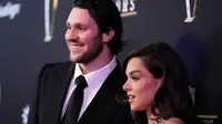 Josh Allen y Hailee Steinfeld presumen el nacimiento su  hijo