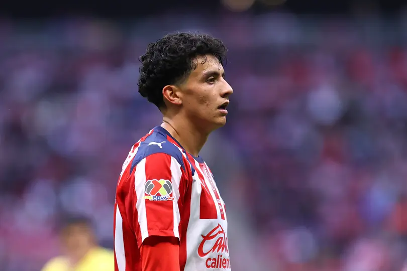 Richard Ledezma con Chivas l IMAGO7