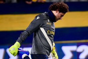Guillermo Ochoa brilla en el derbi: AEL Limassol remonta y vence al Aris